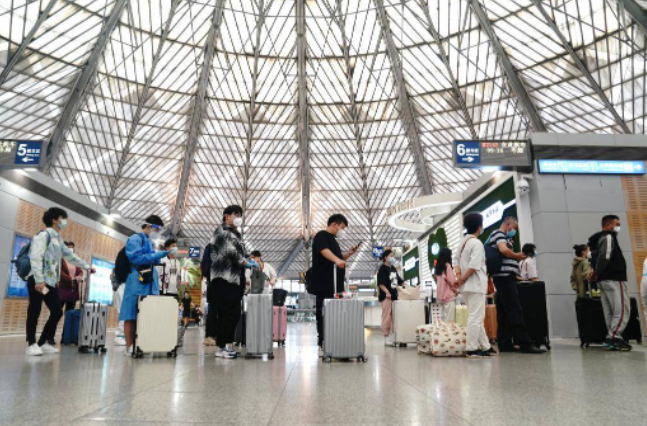 上海三大火车站恢复运行 列车班